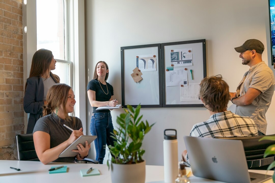 group discussion in meeting